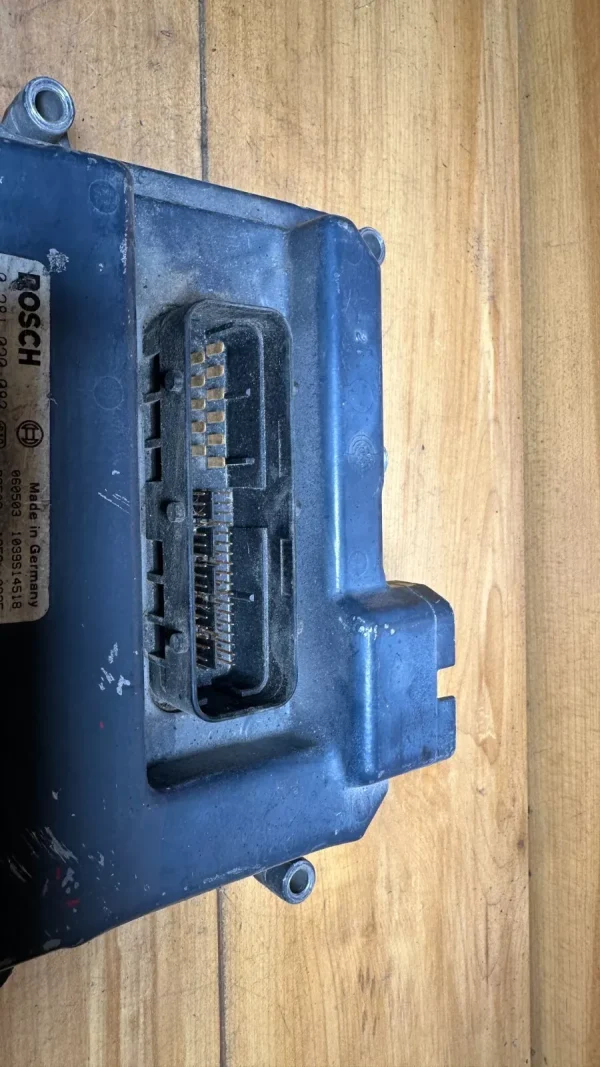 12MS534M Mack E7 Control Module 2004-2007 OEM - Image 3