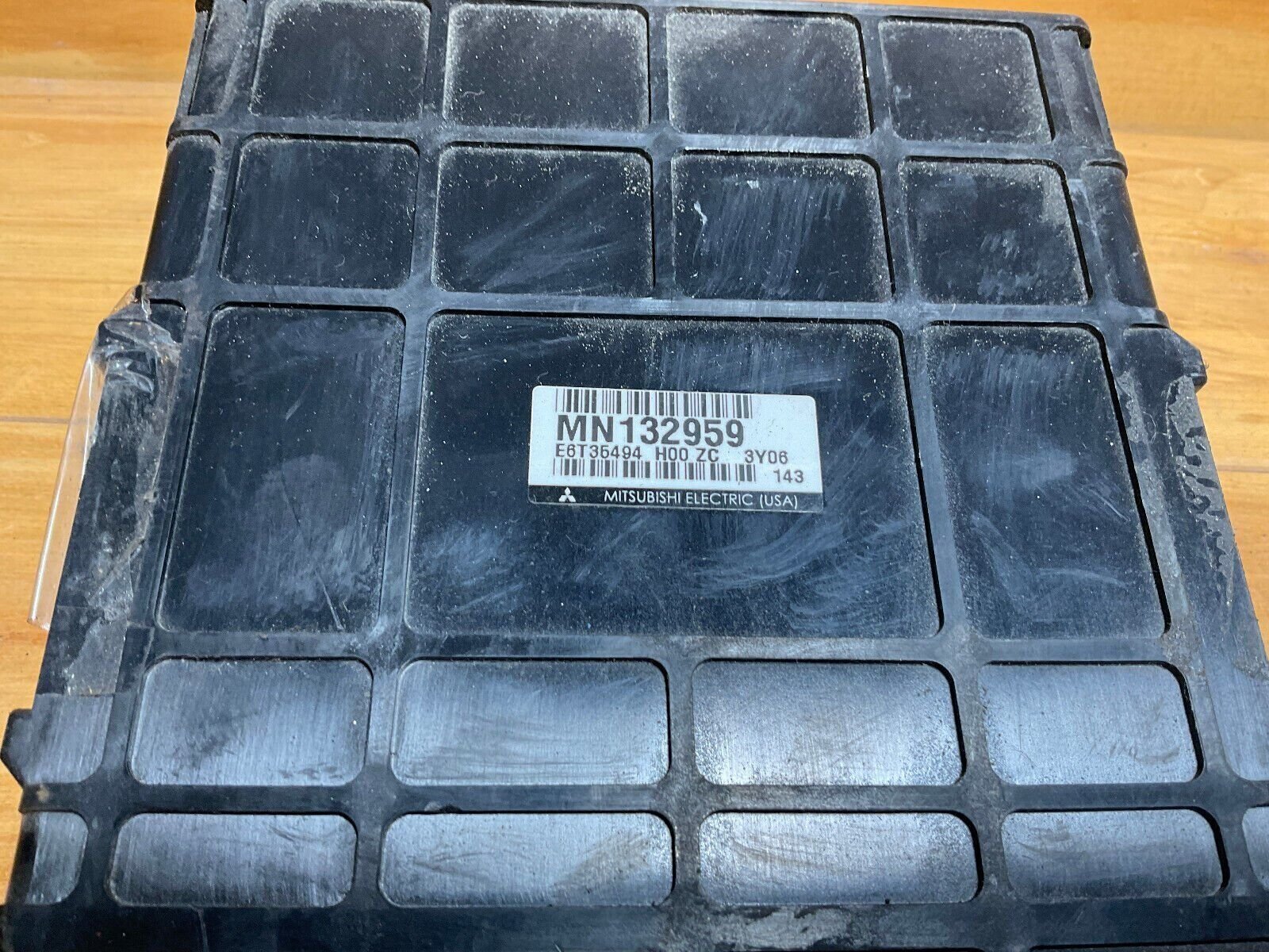 04 Sebring Stratus Cpe 2.4L AT Engine Control ECU MN132959 Module - Image 3