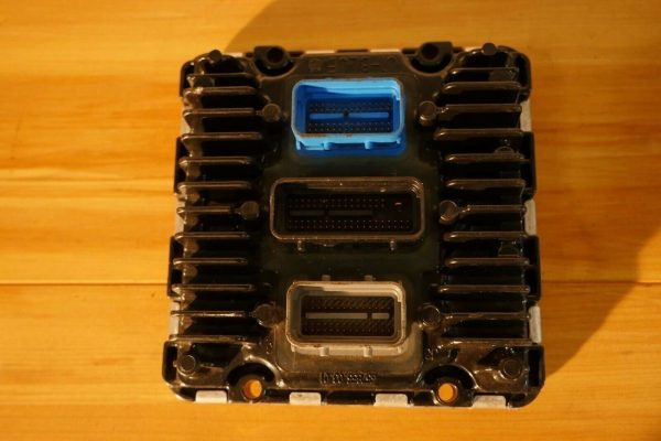 12587465⎮2004-2005 CADILLAC DEVILLE ECM ECU ENGINE CONTROL MODULE
