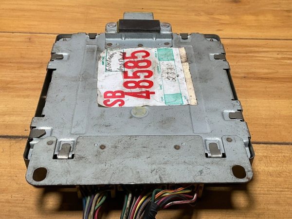 1988 Ford Festiva Engine Control Unit ECU B303 18 881D Module - Image 5