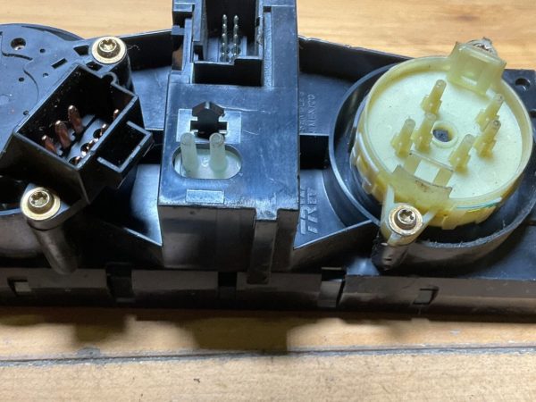 1990's Chevrolet  Ac Heater Climate Control Unit P/N: 835415032A, 22614a00 - Image 4