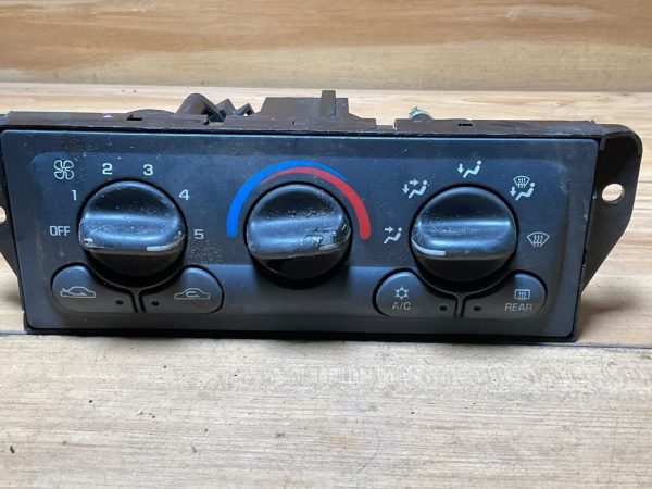 1990's Chevrolet  Ac Heater Climate Control Unit P/N: 835415032A, 22614a00