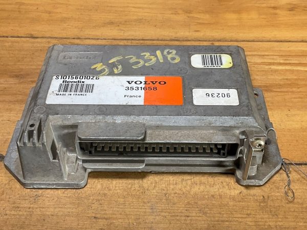 1991-93 VOLVO 940 Chassis Control Module Unit S101560102B  3531658