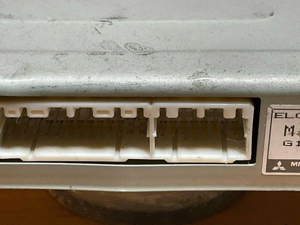 1996 - 1997 MITSUBISHI GALANT TRANSMISSION COMPUTER CONTROL MODULE MD762040 OEM - Image 4