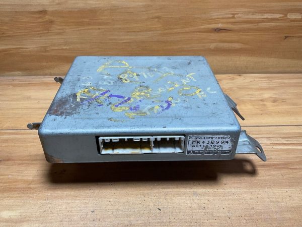 1998 Mitsubishi Galant Control Module At Tcm Transmission Computer  MR430994
