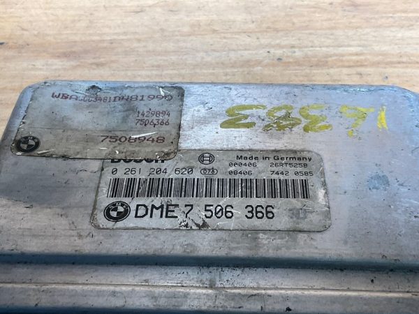 1999-2000 BMW 540i Engine Computer Module  0261204620 - Image 3
