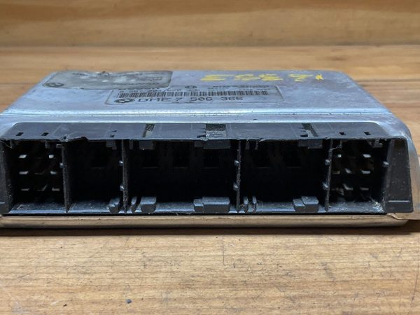 1999-2000 BMW 540i Engine Computer Module  0261204620 - Image 4