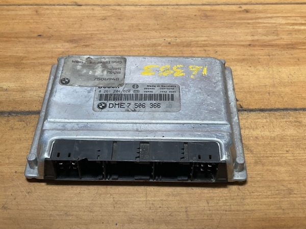 1999-2000 BMW 540i Engine Computer Module  0261204620