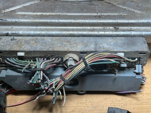 1999-2000 Chevrolet Silverado Engine Computer Module ECM ECU OEM 09354896 CWAF - Image 4