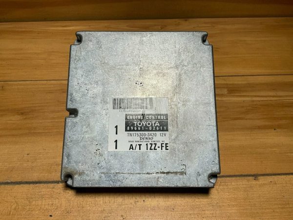1999-2000 Toyota Corolla CAL ecu ecm engine computer module 89661-02611 pcm