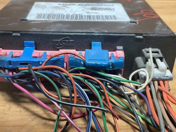 1999 Dodge intrigue  Chassis ECM Body Control BCM 09359651 - Image 4