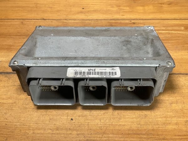 2000 Lincoln LS 3.9L Engine Computer module ECM ECU XW4F-12A650-YL