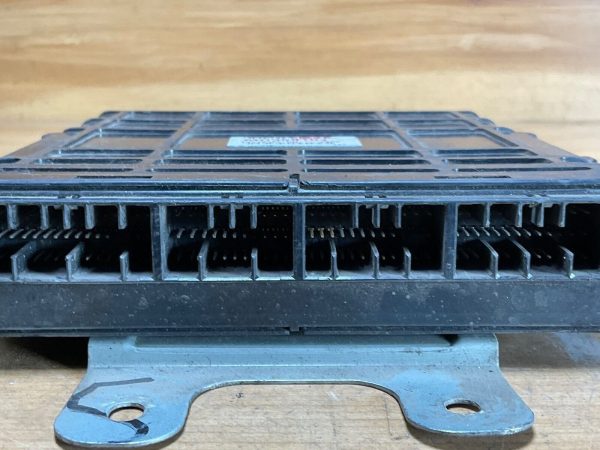 2000 Mitsubishi Montero 3.0 Engine Computer Module ECU ECM MD369101 - Image 4