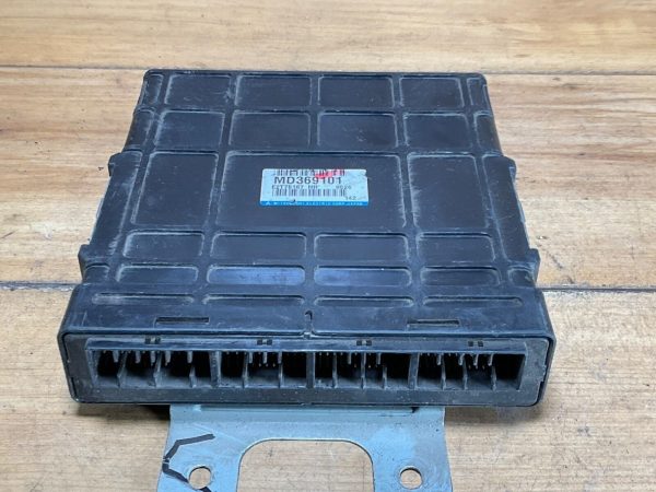 2000 Mitsubishi Montero 3.0 Engine Computer Module ECU ECM MD369101