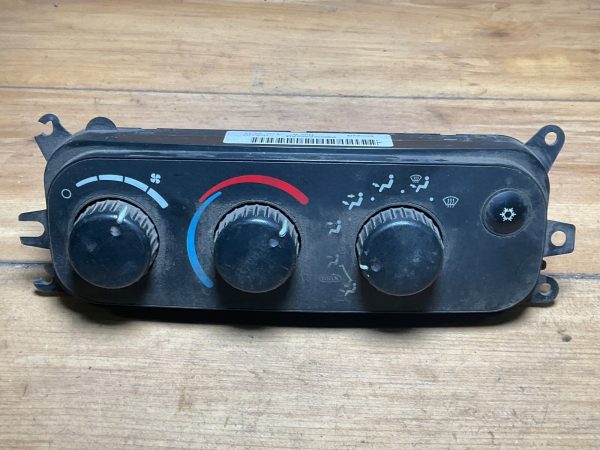2001-2004 Dodge Ram Climate Control Temperature Module 55056322AB