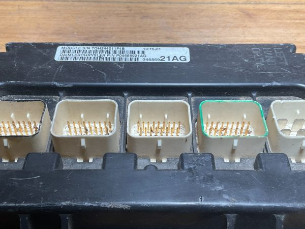 2001 Chrysler Voyager Engine Computer Module ECM ECU OEM 04686921AG - Image 4