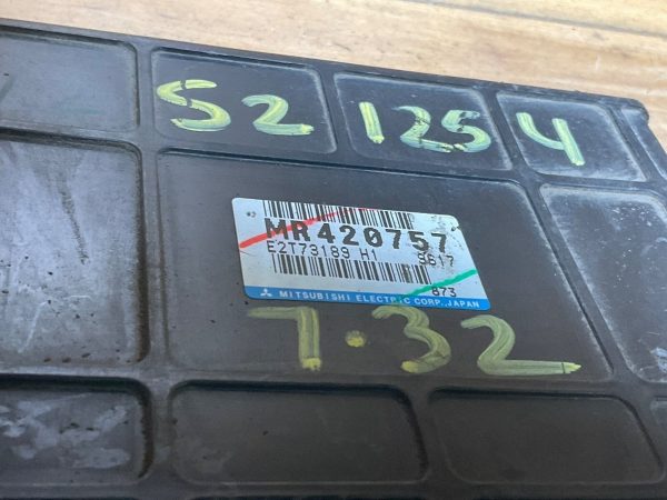 2001 Mitsubishi Mirage  Engine Computer Module ECM ECU MR420757 - Image 3