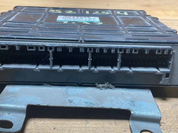 2001 Mitsubishi Mirage  Engine Computer Module ECM ECU MR420757 - Image 4