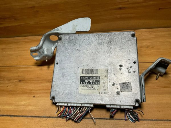 2002 02 TOYOTA CAMRY 4CYL AT ENGINE COMPUTER MODULE ECU ECM 89666-06220 OEM