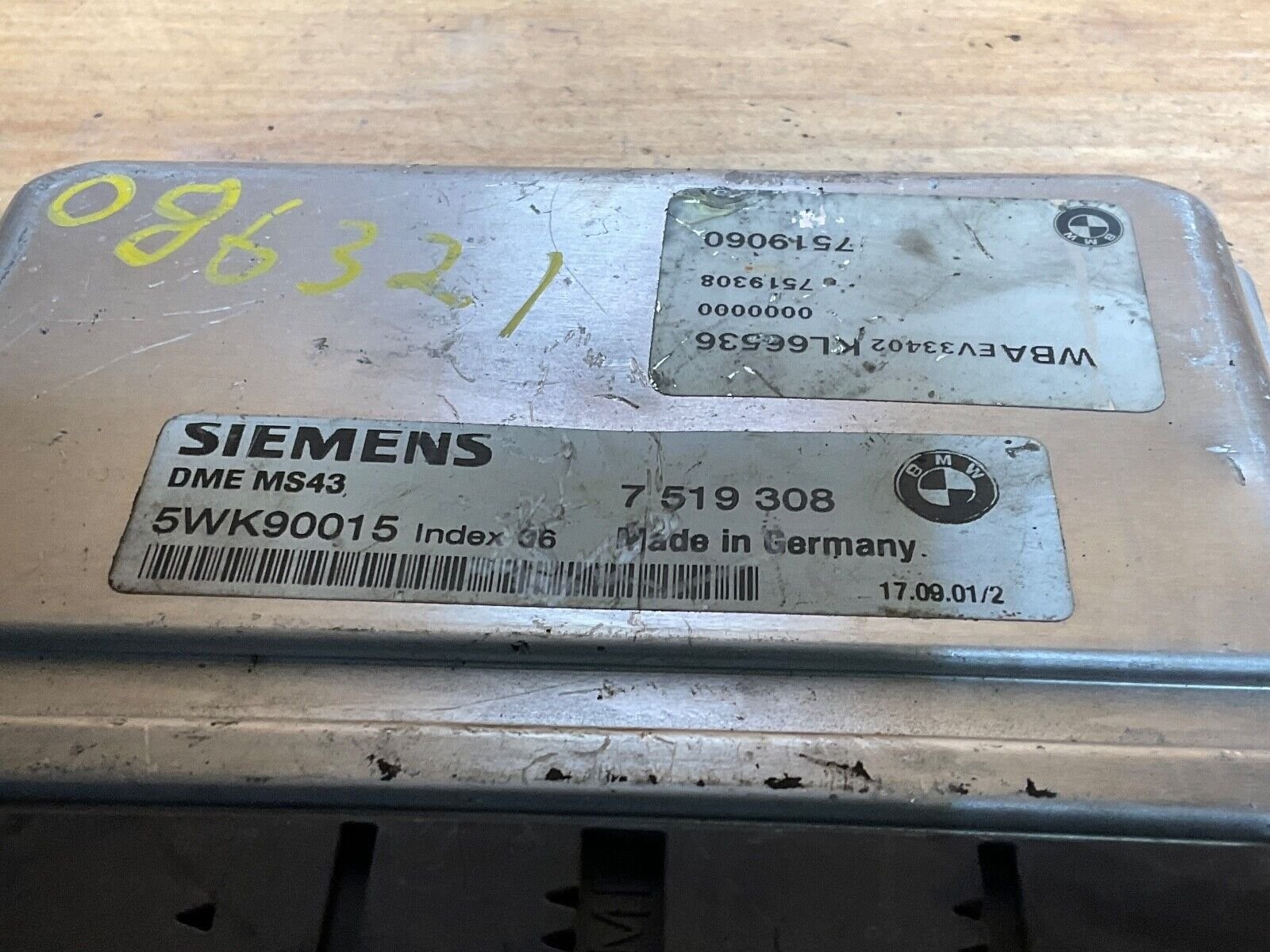 2002 BMW 530i Engine Computer Module ECM ECU 7 519 308 OEM - Image 3