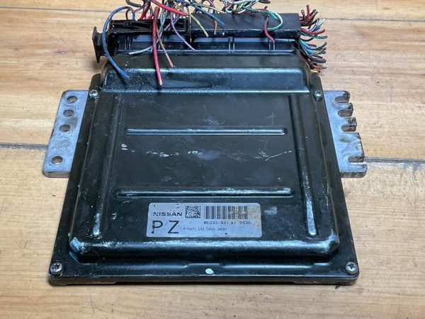 2003-2004 Nissan Engine Computer Module ECM ECU OEM MEC35-931 A1