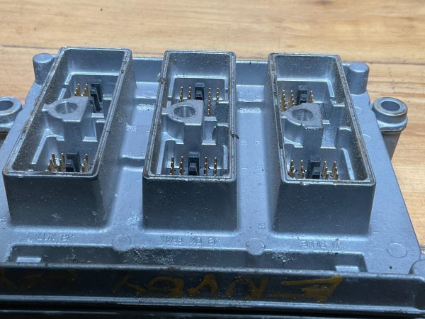 2003-2005 Chevrolet TrailBlazer 4.2L Engine Computer Module ECM ECU OEM 19210065 - Image 6