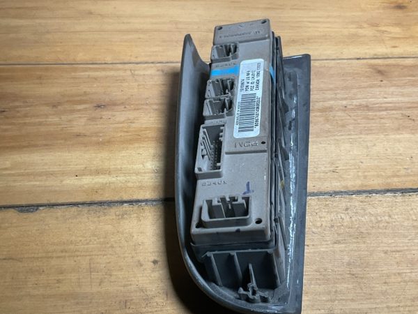 2003-2006 GMC Yukon Denali Passenger Right Side Window Switch OEM 15109674 - Image 3