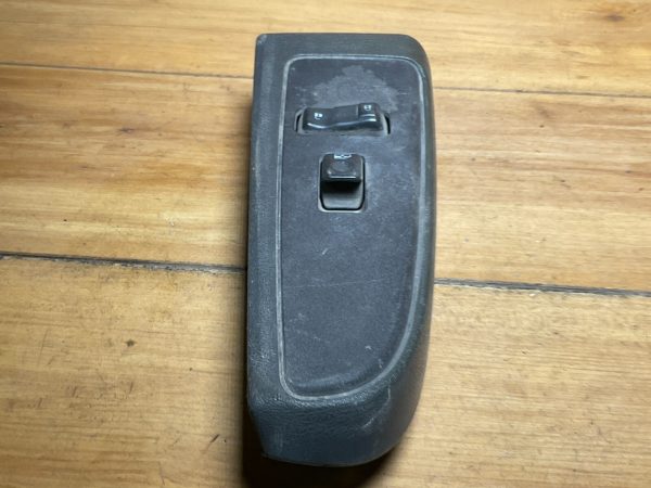 2003-2006 GMC Yukon Denali Passenger Right Side Window Switch OEM 15109674