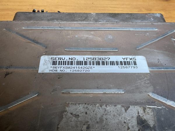 2004-2005 Chevrolet Impala Engine Computer Module ECM ECU 12583827 YFXS OEM