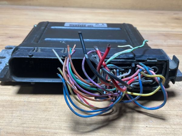 2004 NISSAN Engine Computer Module 3.5L A/T ECU ECM P/N: MEC85-940 D1 4Z03 - Image 4
