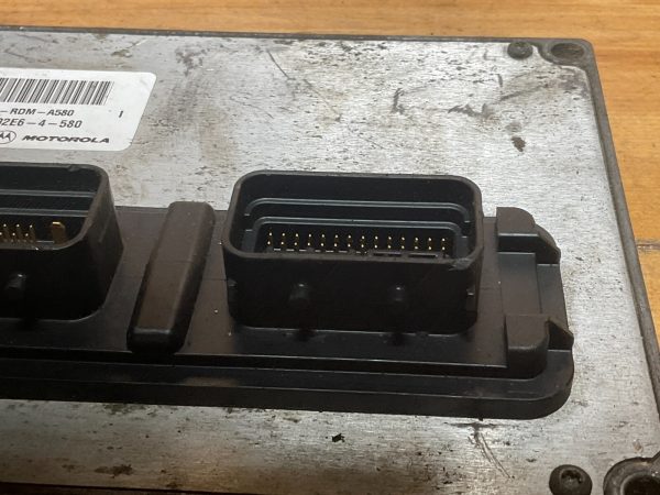 2004 Saturn Vue  Engine Computer Module ECM ECU OEM 37820-RDM-A580 - Image 4