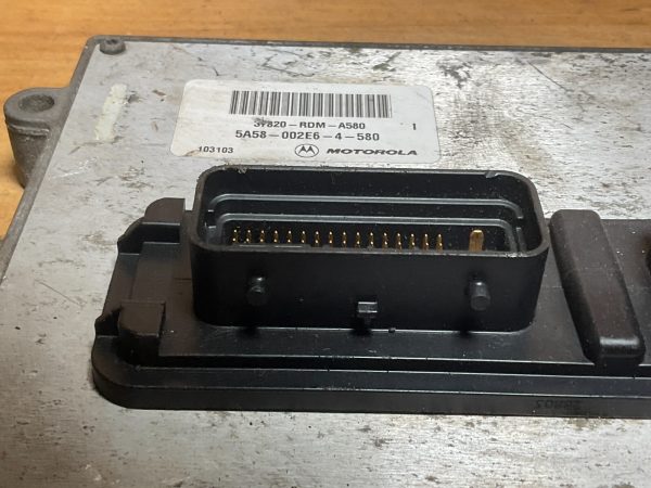 2004 Saturn Vue  Engine Computer Module ECM ECU OEM 37820-RDM-A580 - Image 5
