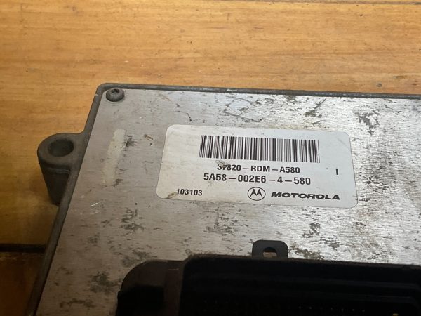 2004 Saturn Vue  Engine Computer Module ECM ECU OEM 37820-RDM-A580 - Image 6