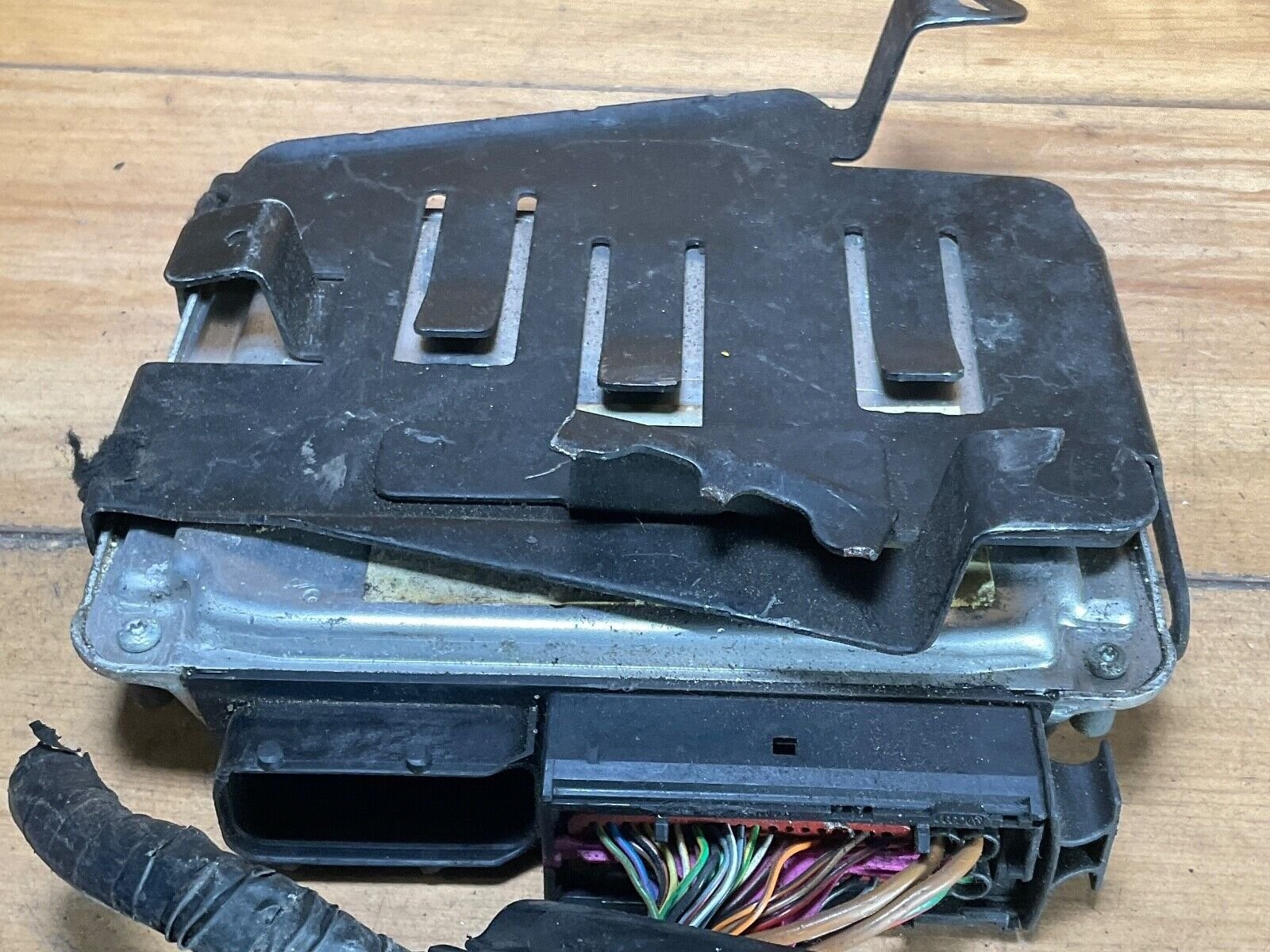 2005-06 Volkswagen Jetta 2.5 Engine Computer Module ECM ECU 06A 906 032 QE - Image 3