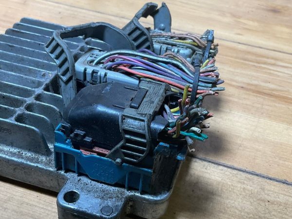 2005 CHEVY EQUINOX ECM ENGINE COMPUTER MODULE 12591279 YKZN - Image 4