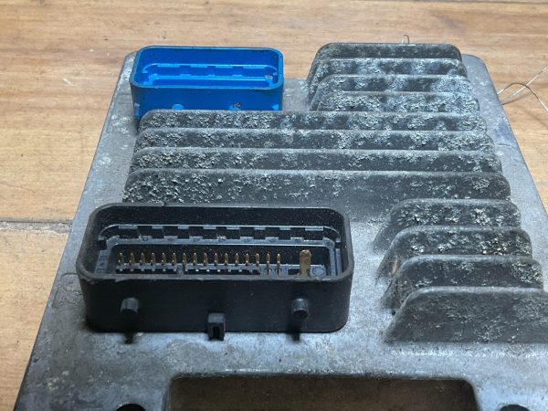 2005 Pontiac Sunfire 2.2L Engine Computer Module ECM ECU OEM 12571650 - Image 3