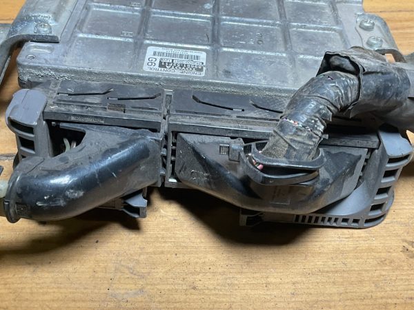 2006-2007 Toyota Yaris Engine Computer Module ECM ECU OEM 89661-52F11 - Image 4