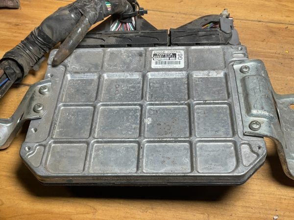 2006-2007 Toyota Yaris Engine Computer Module ECM ECU OEM 89661-52F11 - Image 6