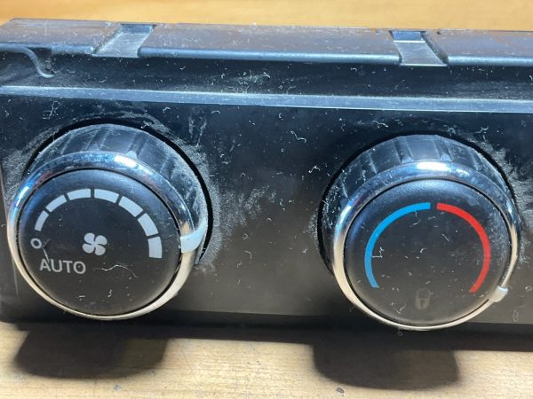 2012-2016 Chrysler Town & Country Climate Control Module 55111313ab - Image 3