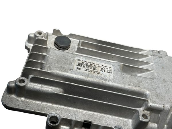 2013-14 Hyundai Genesis Transmission Control Module Tcm 95440-4F032 - Image 4