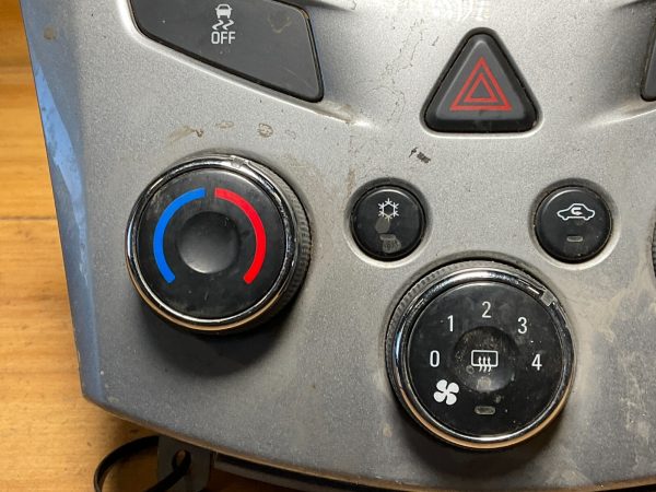 2013-2015 Chevrolet Trax Climate Temperature Control Unit OEM 95332716 - Image 3