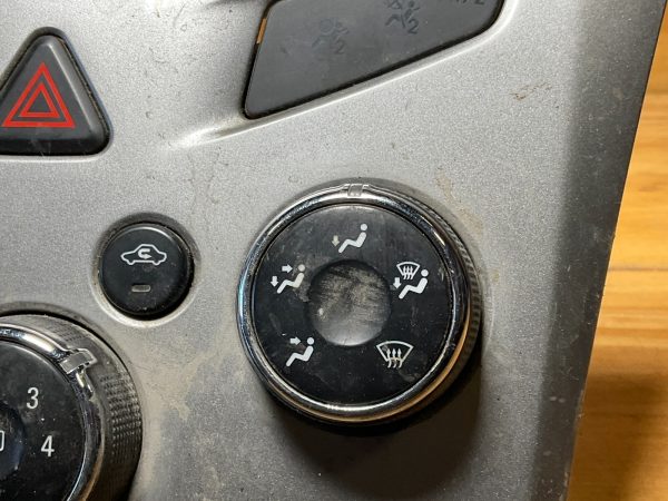 2013-2015 Chevrolet Trax Climate Temperature Control Unit OEM 95332716 - Image 4