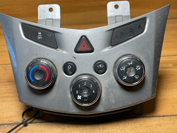 2013-2015 Chevrolet Trax Climate Temperature Control Unit OEM 95332716