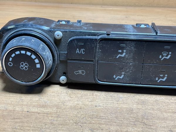 2014-2017 GMC Sierra Climate Control Unit OEM 23486621 - Image 4