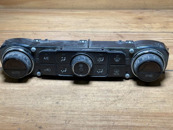 2014 Chevrolet Silverado 1500  Climate Control Temperature Unit OEM 23176290