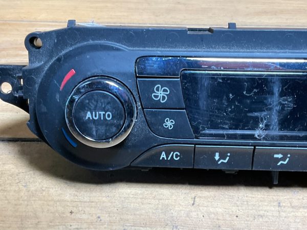 2014 Fiat 500 Climate Control Module DM5T-18C612-AK - Image 3