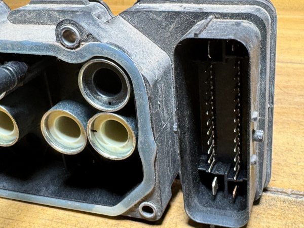 2014 Ford F550 ABS Anti-Lock Brake Pump Control Module DC34-2C346-AD OEM - Image 5