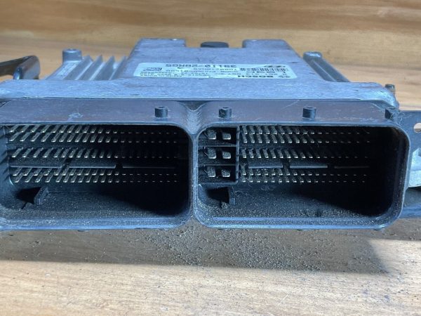 2015 Hyundai Accent  Engine Computer Module ECM ECU 39110-2BRG5 - Image 4