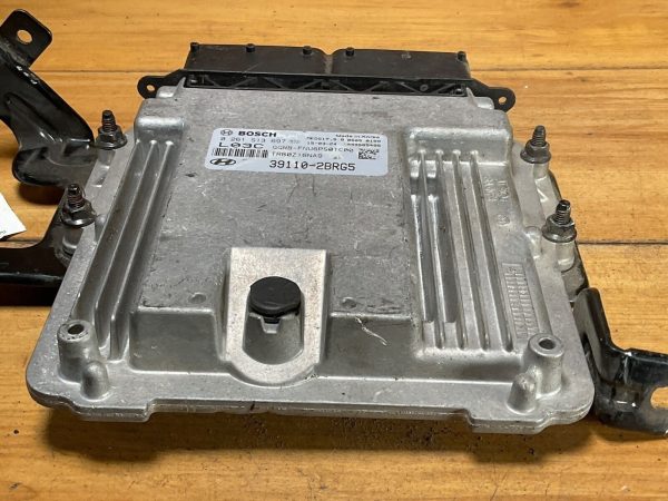 2015 Hyundai Accent  Engine Computer Module ECM ECU 39110-2BRG5 - Image 6