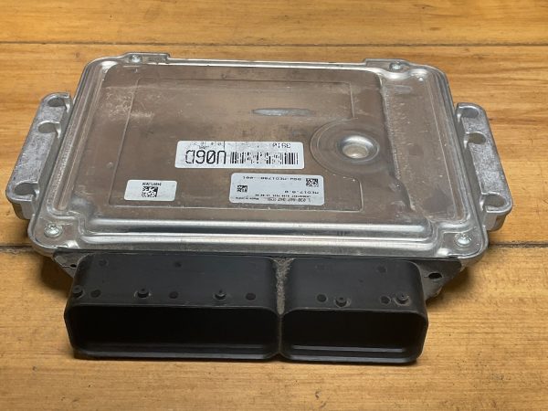 2015 Hyundai Veloster  Engine Computer Module ECU ECM 39110-2BBR4 - Image 3